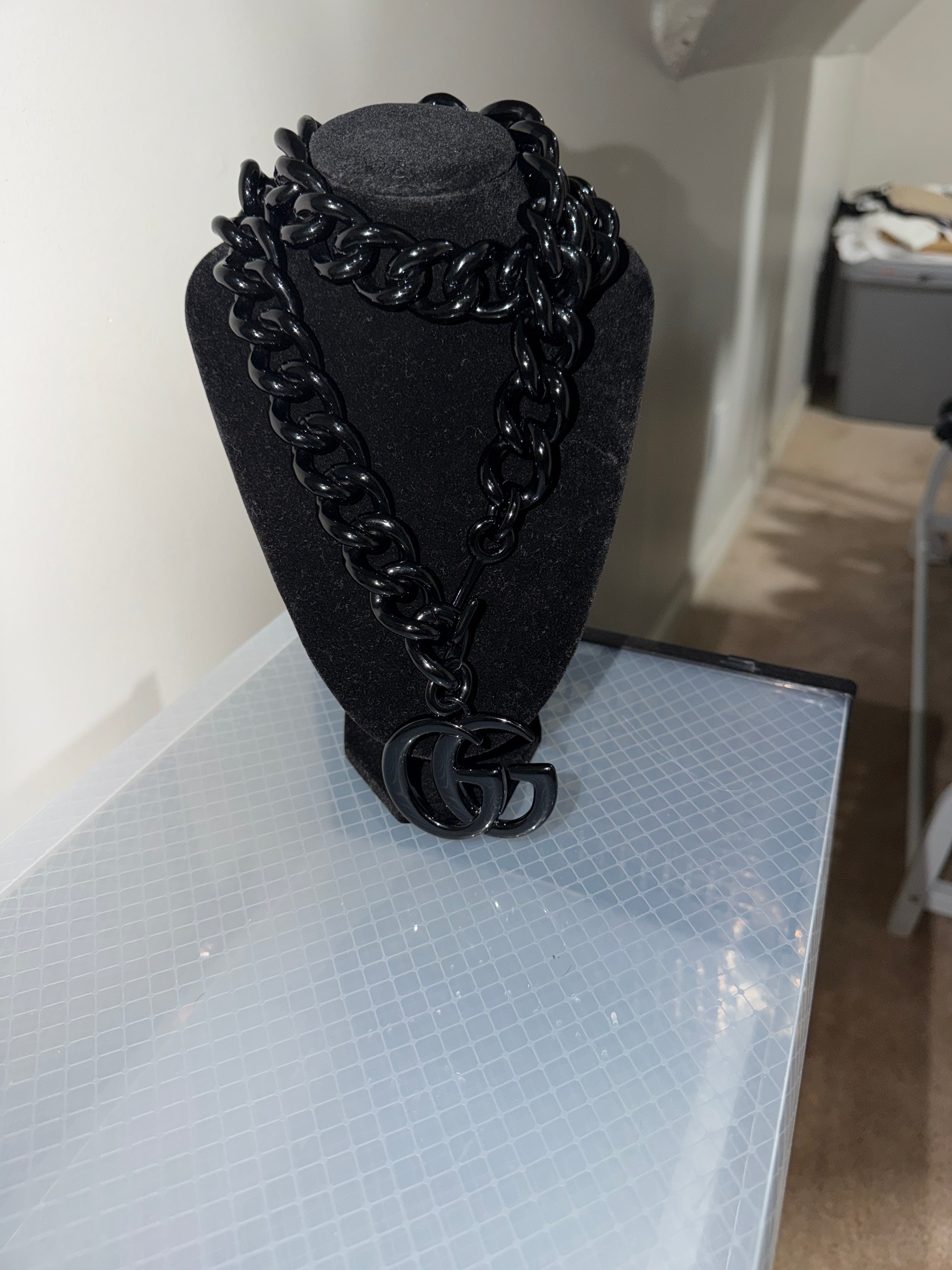 Gucci black belt/chain