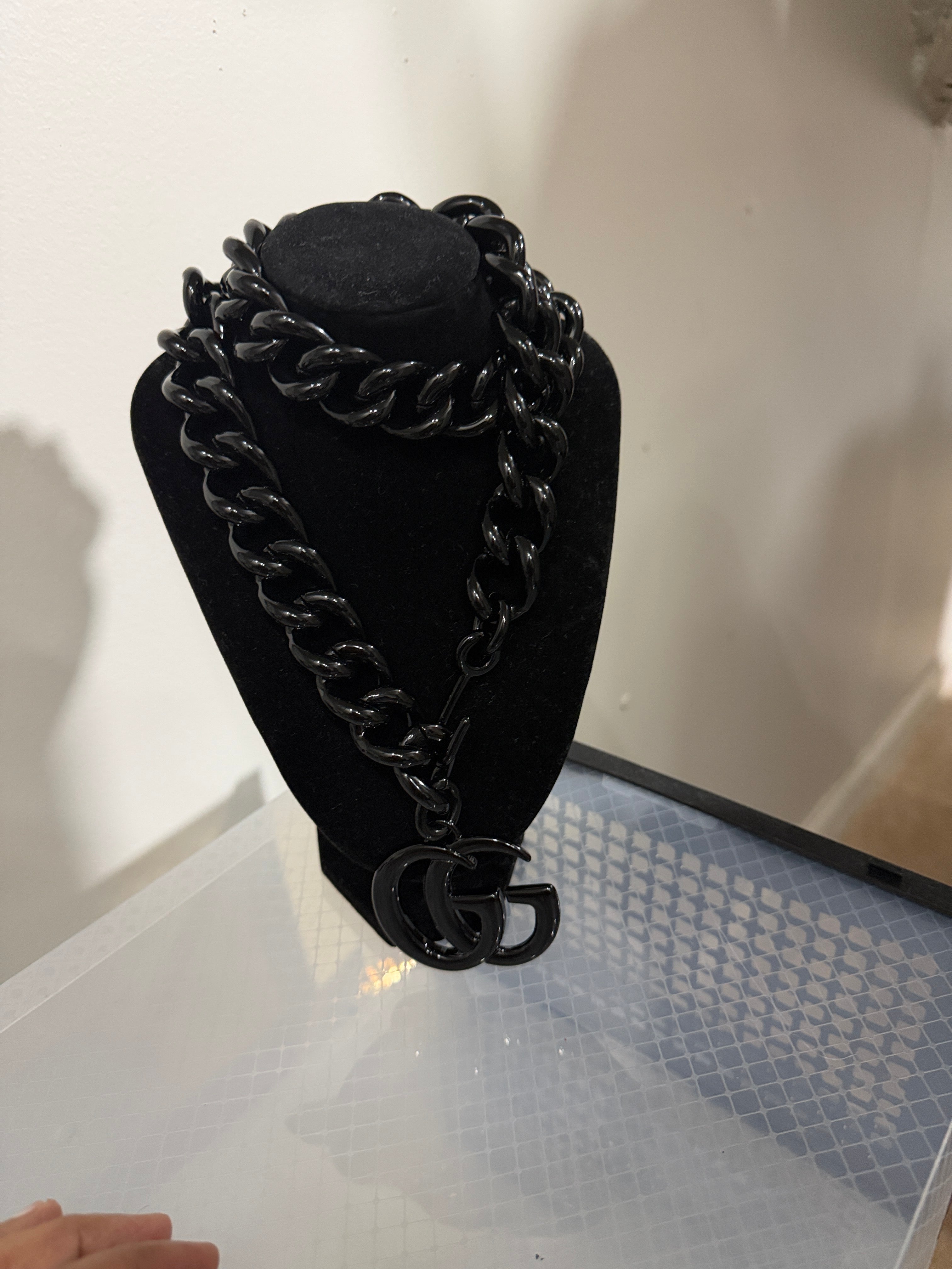 Gucci black belt/chain