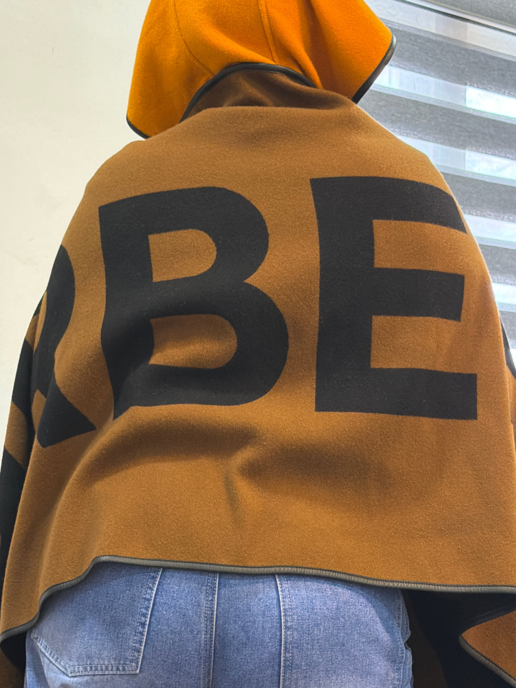 Burberry poncho(preowned)