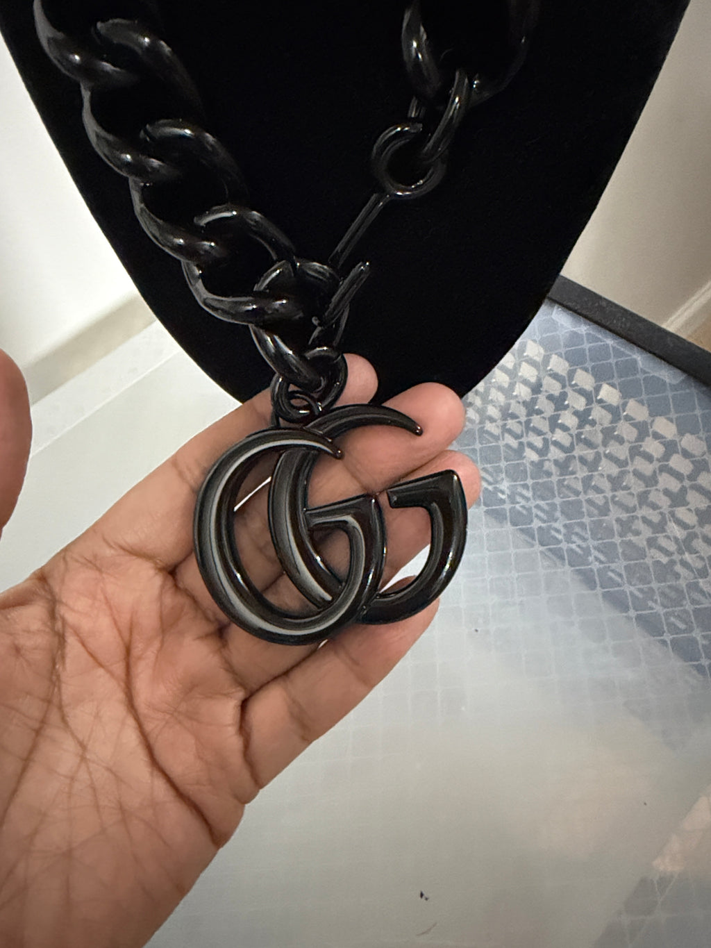 Gucci black belt/chain