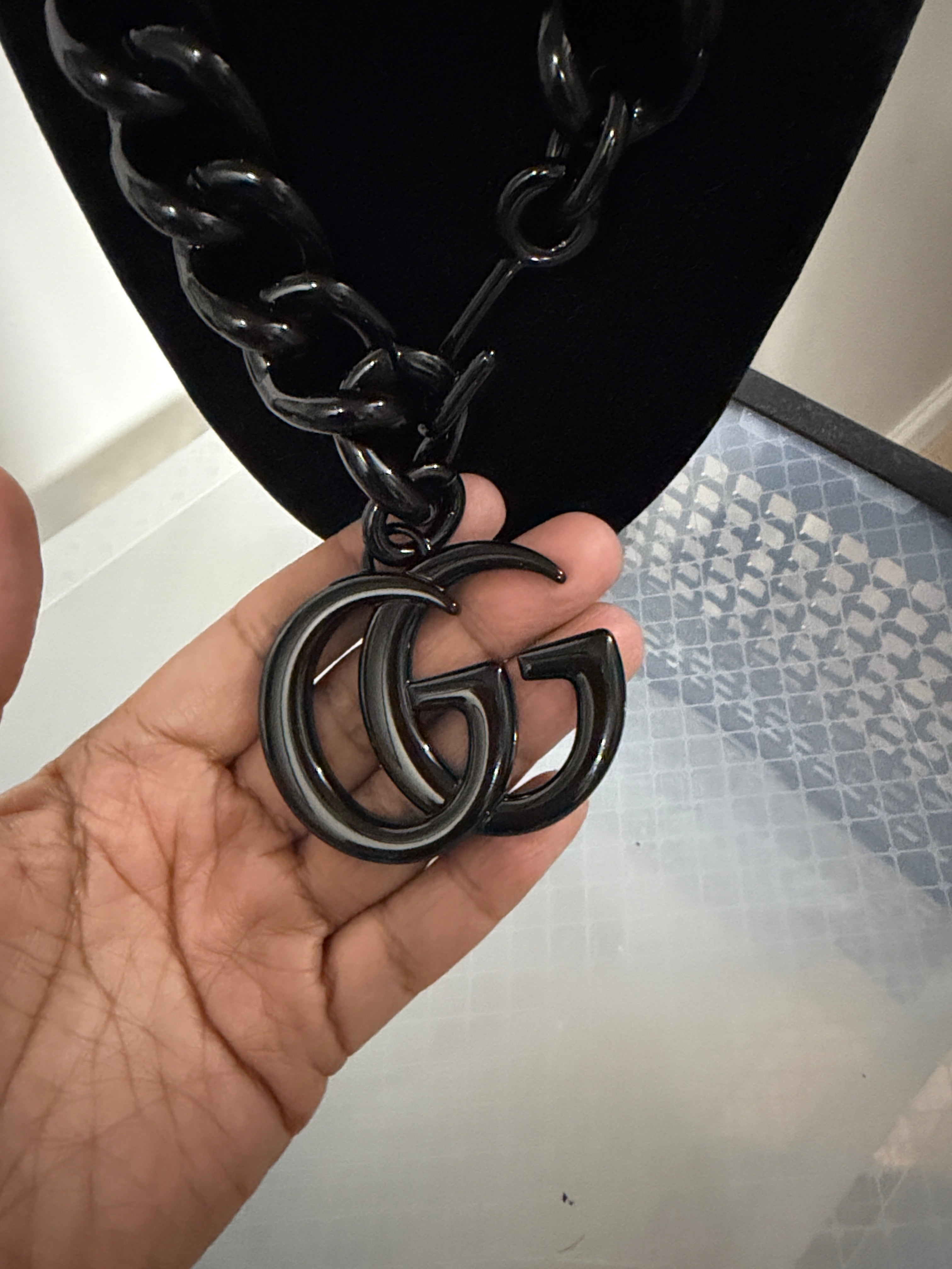 Gucci black belt/chain