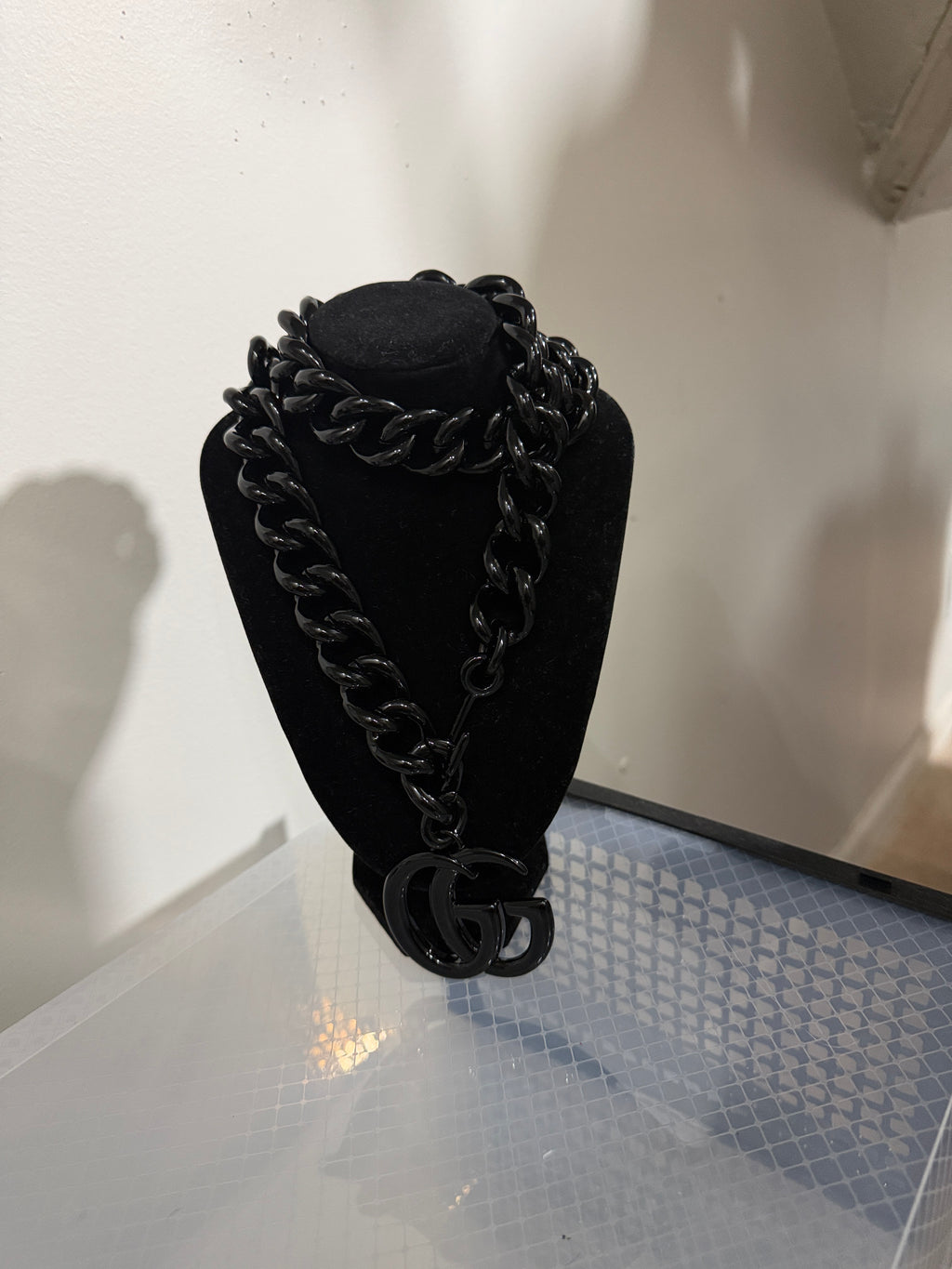 Gucci black belt/chain