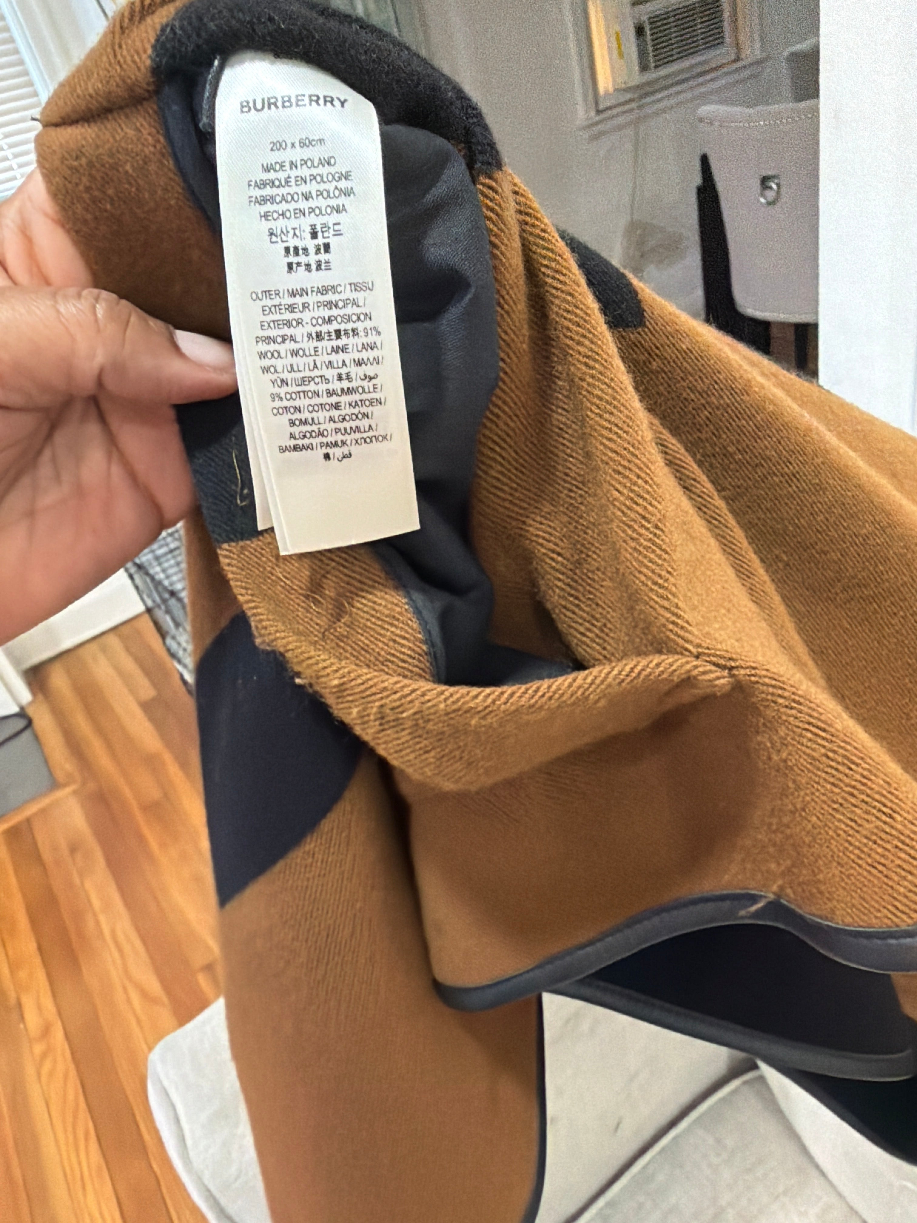 Burberry poncho(preowned)