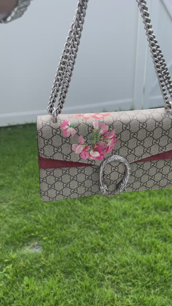 Gucci shoulder bag! SOLD